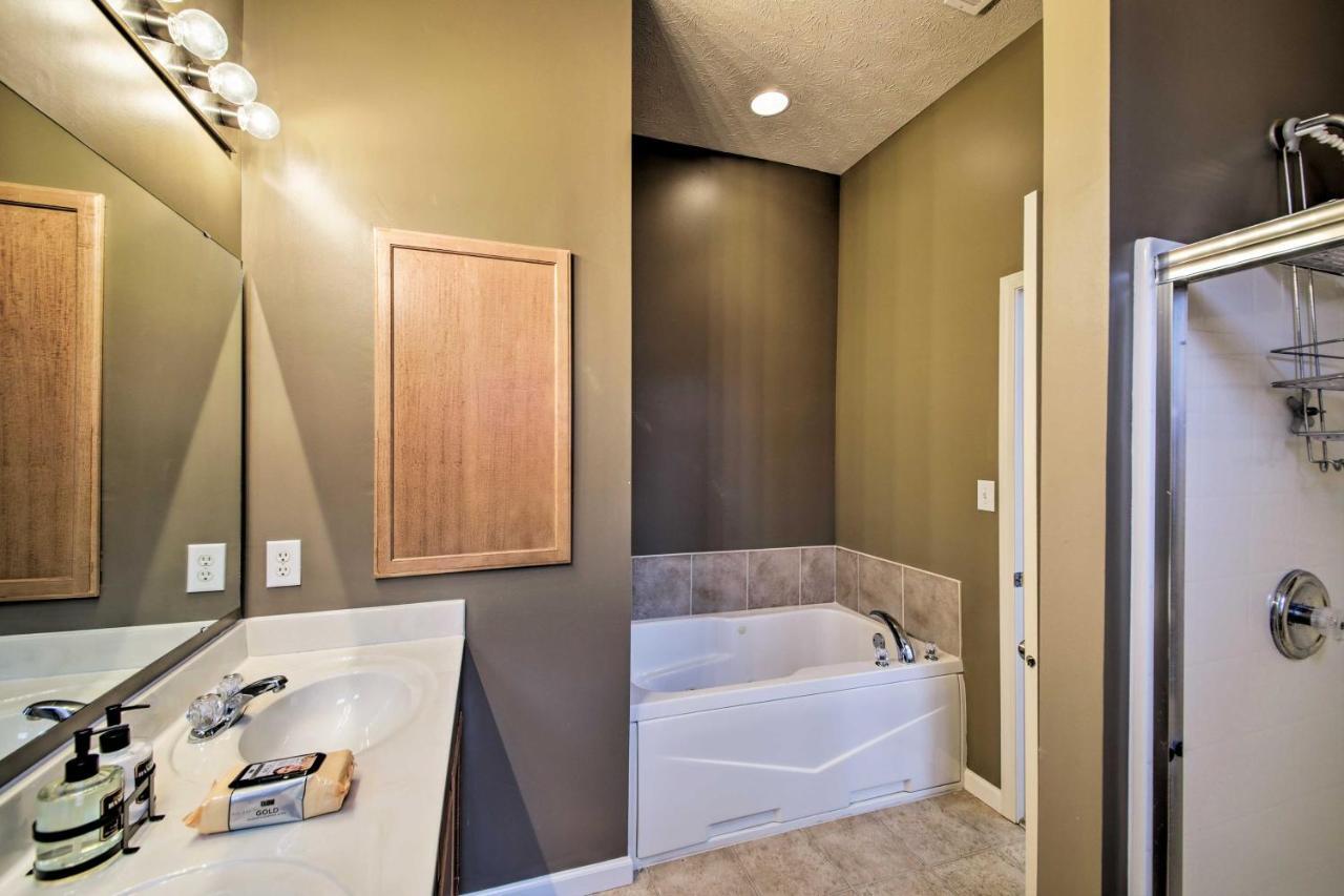 כרמל Arts And Design District Condo Steps To Monon Trail מראה חיצוני תמונה